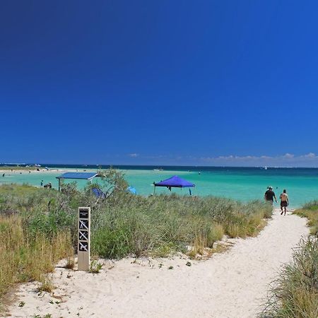 Ningaloo Club Backpackers Pansiyon Coral Bay Dış mekan fotoğraf