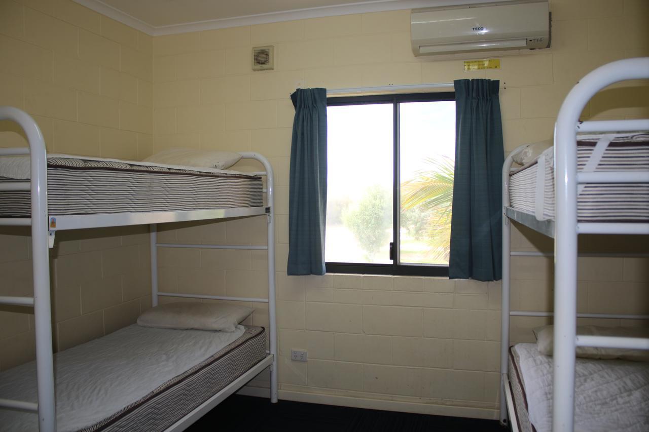 Ningaloo Club Backpackers Pansiyon Coral Bay Dış mekan fotoğraf