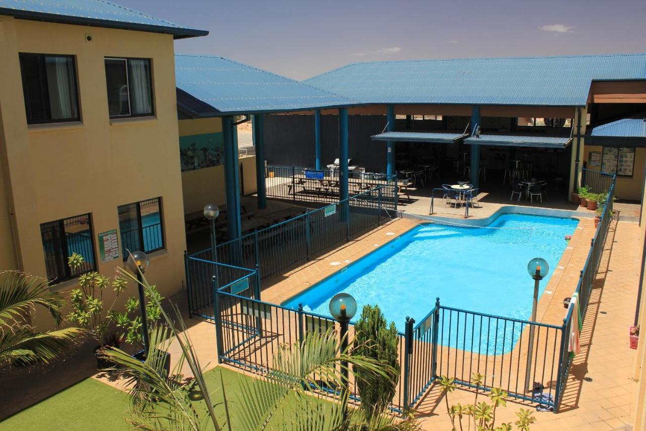 Ningaloo Club Backpackers Pansiyon Coral Bay Dış mekan fotoğraf