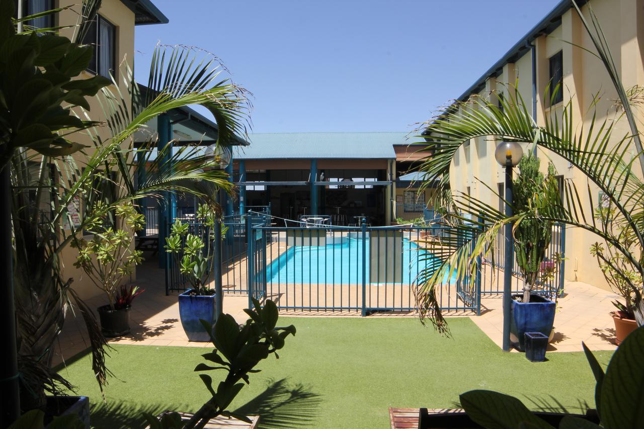 Ningaloo Club Backpackers Pansiyon Coral Bay Dış mekan fotoğraf