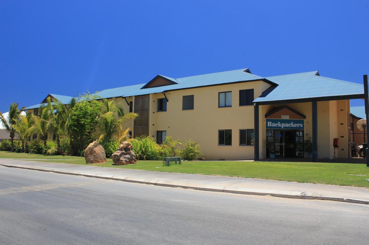 Ningaloo Club Backpackers Pansiyon Coral Bay Dış mekan fotoğraf